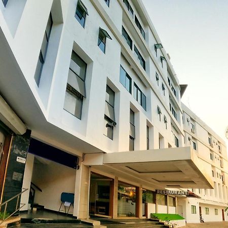 Green Park Residency Канур Екстериор снимка