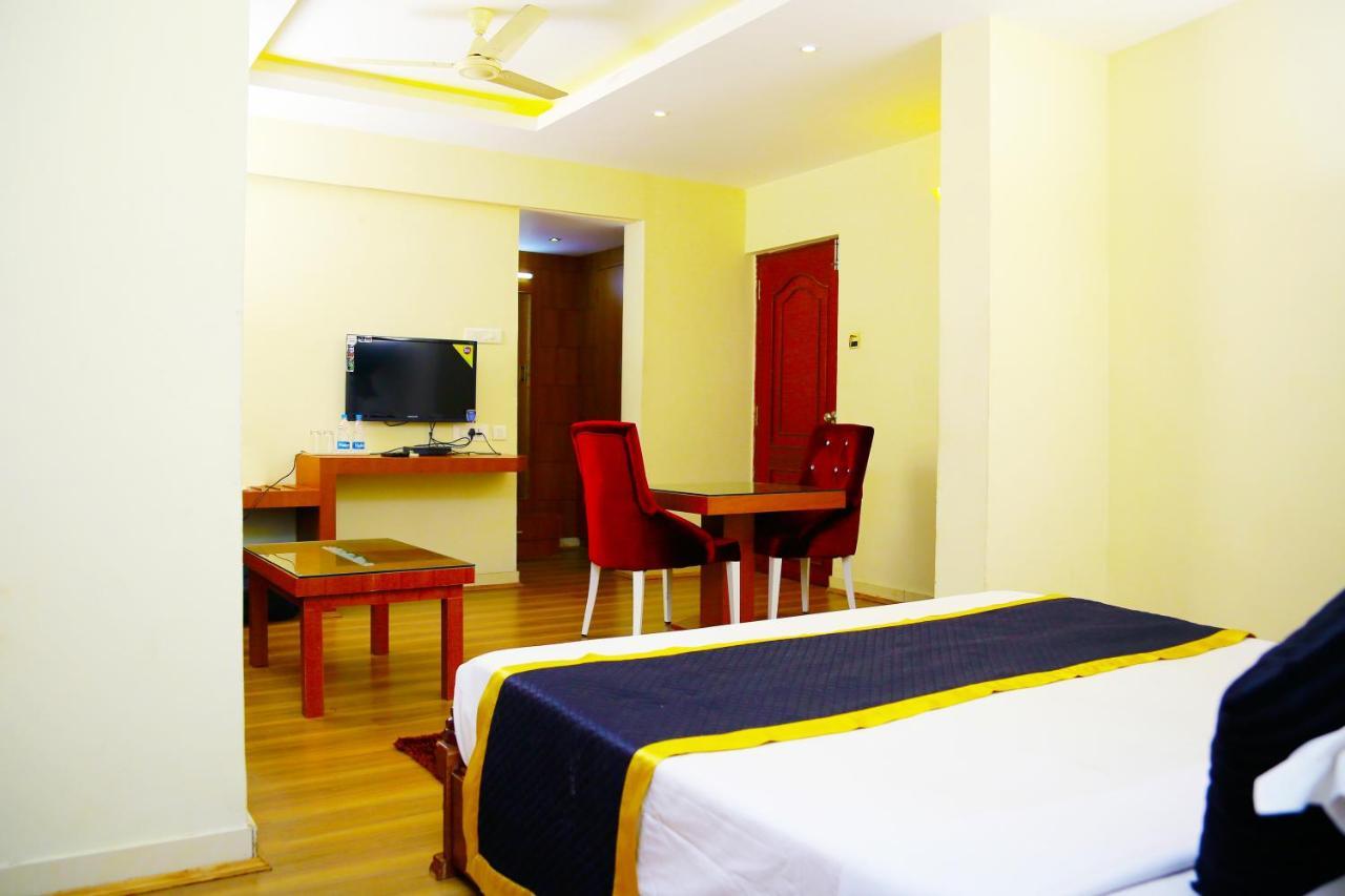 Green Park Residency Канур Екстериор снимка