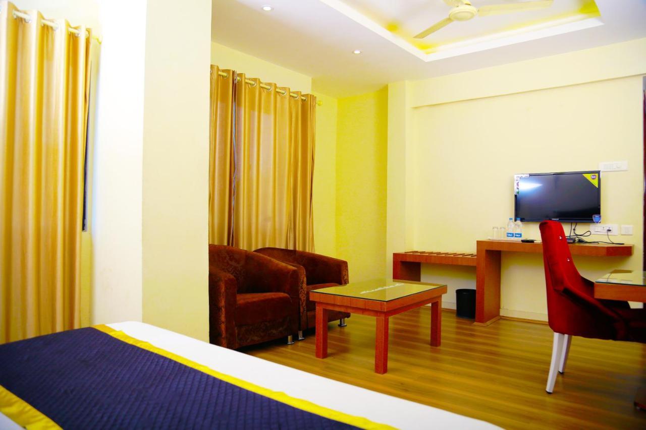 Green Park Residency Канур Екстериор снимка