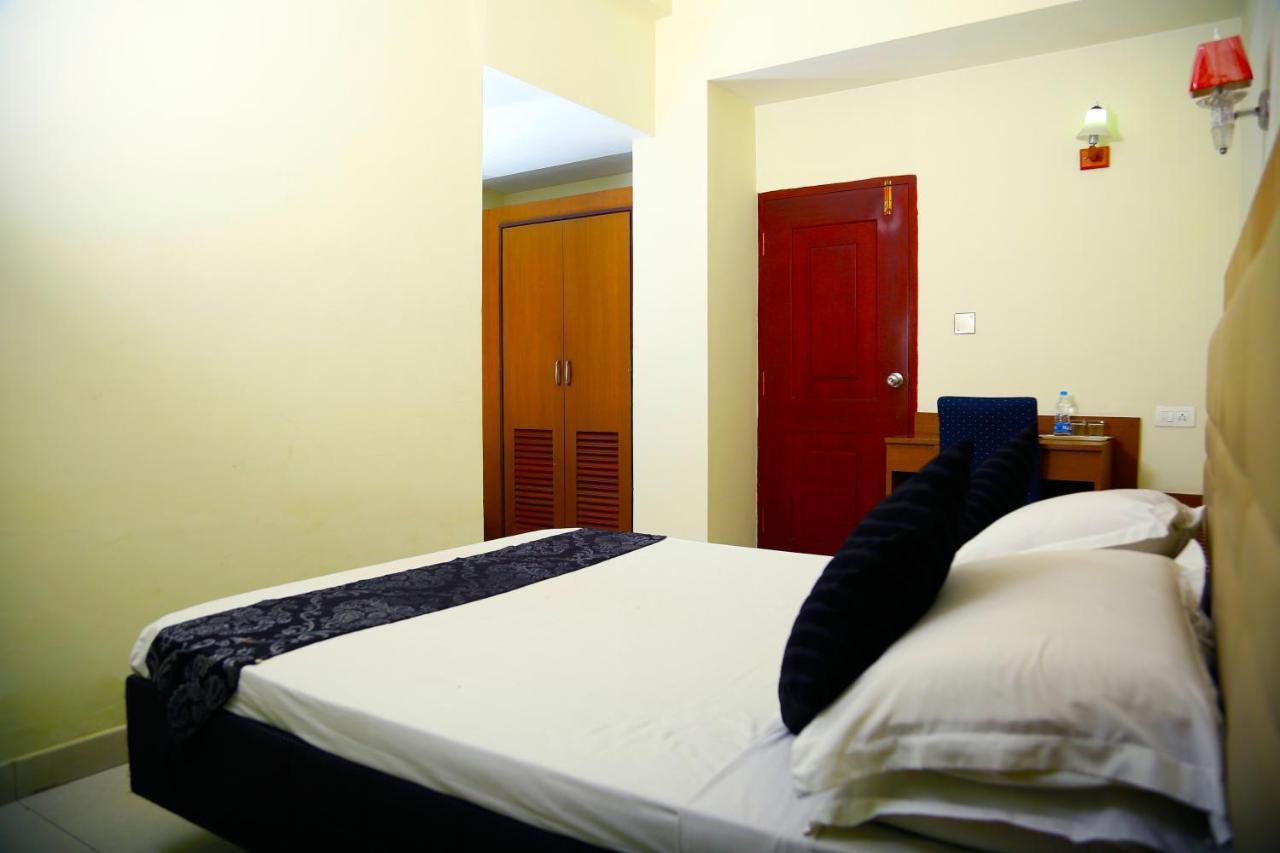 Green Park Residency Канур Екстериор снимка