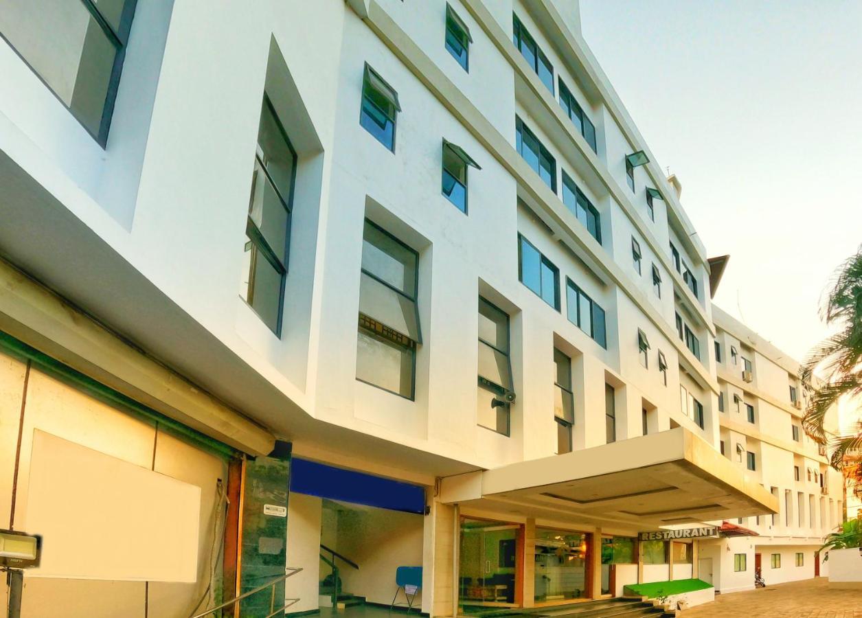 Green Park Residency Канур Екстериор снимка