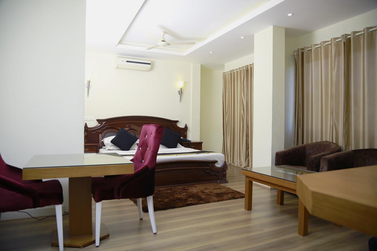 Green Park Residency Канур Екстериор снимка