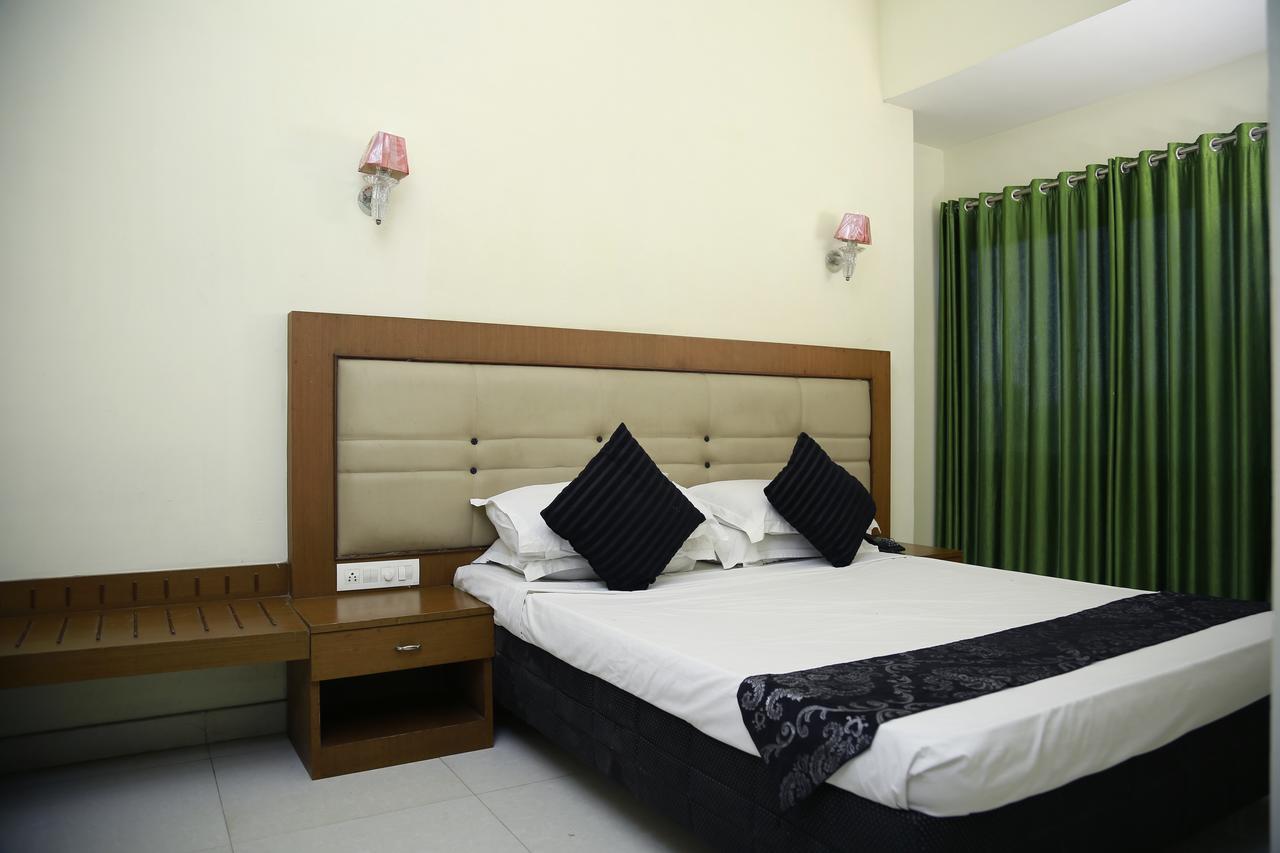 Green Park Residency Канур Екстериор снимка